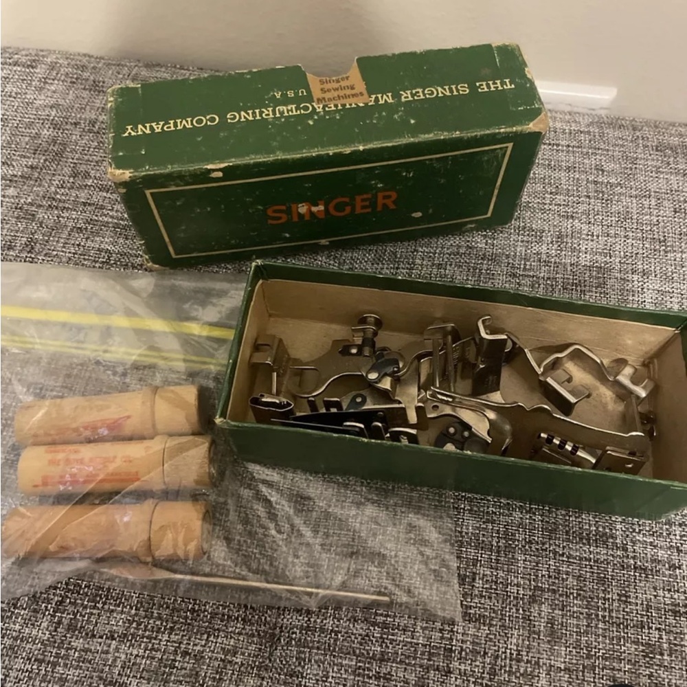 Vintage Singer Sewing Set